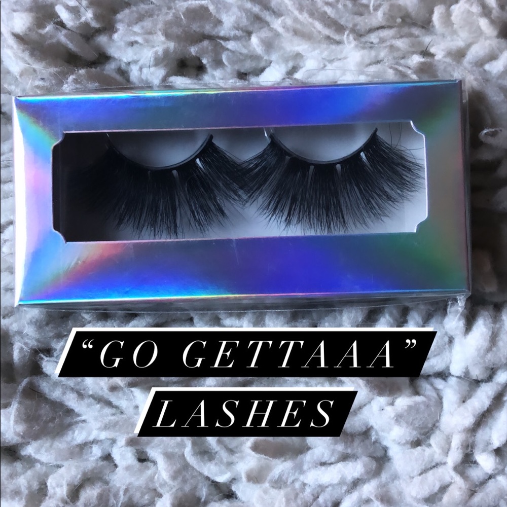 Pretty 25mm lashes 2 for $20💕
